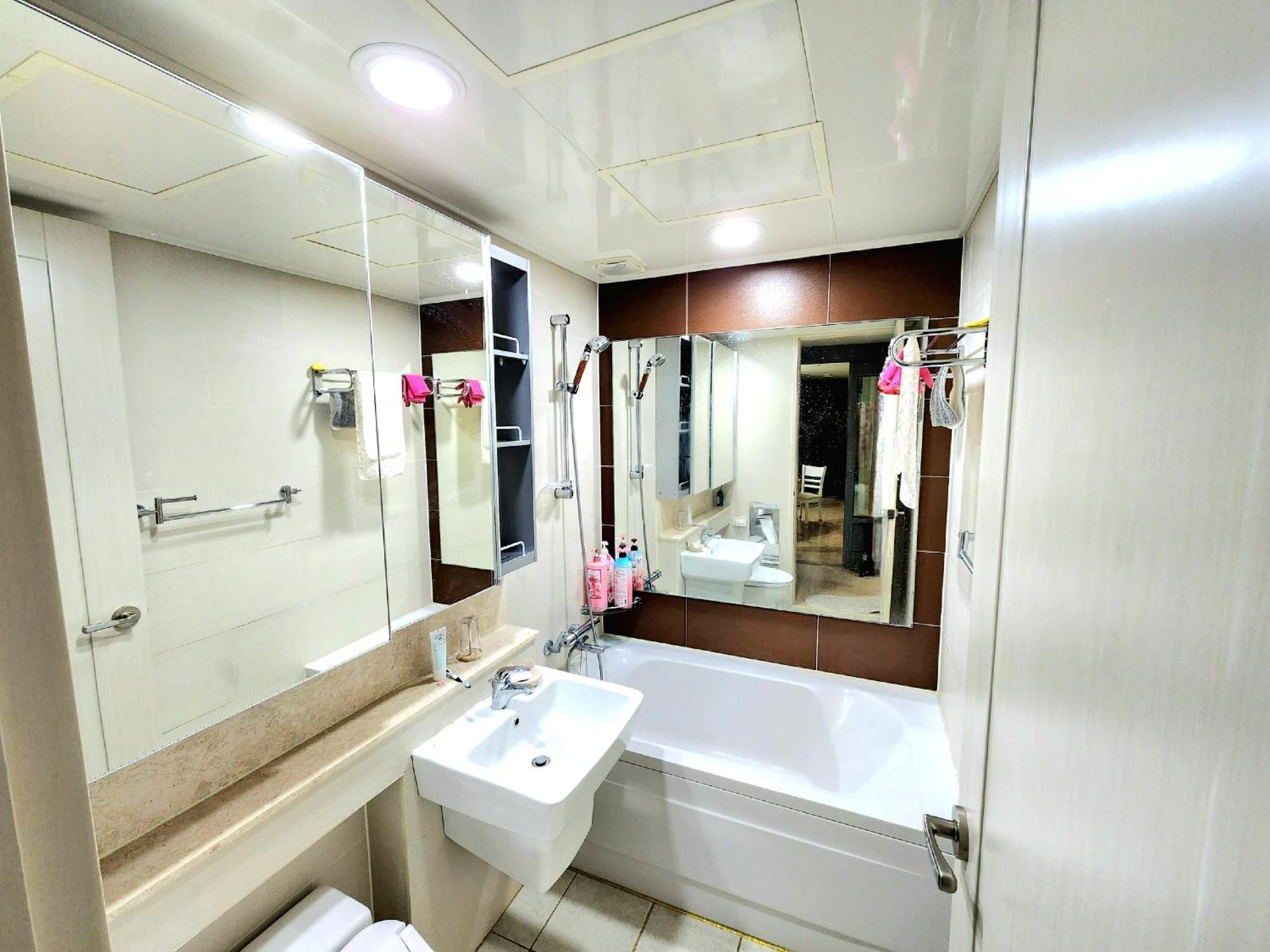 Near The Swiss Grand 110㎡ 3bedrooms Seoul